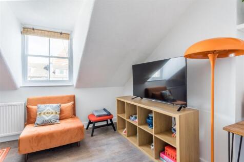 Flat 6, 3 Denmark Terrace-6.jpg
