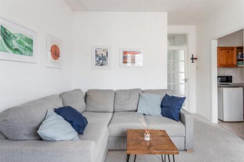 Flat 4, 30 Buckingham Street-10.jpg