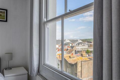 Flat 4, 30 Buckingham Street-13.jpg