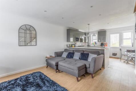 11 Blackthorne Close-7.jpg