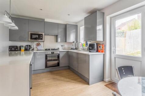 11 Blackthorne Close-3.jpg
