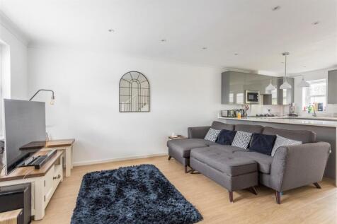 11 Blackthorne Close-8.jpg