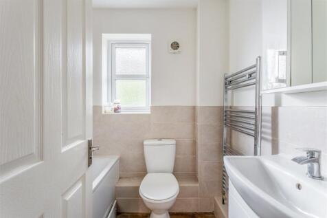 11 Blackthorne Close-15.jpg