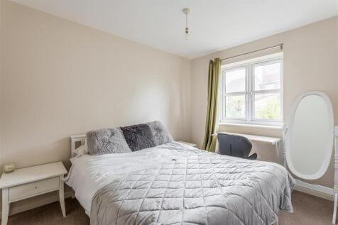 11 Blackthorne Close-10.jpg