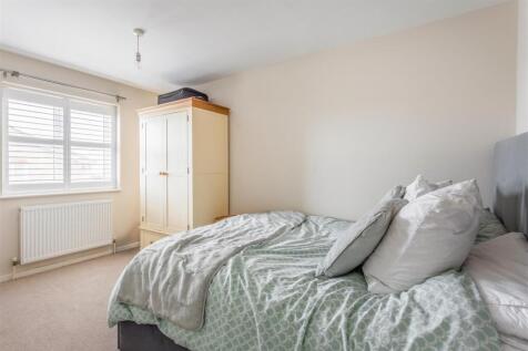 11 Blackthorne Close-11.jpg