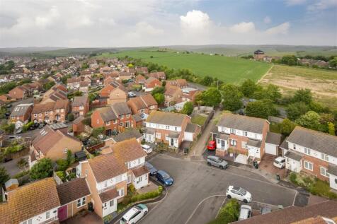 11 Blackthorne Close-2.jpg