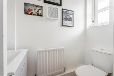 11 Blackthorne Close-16.jpg