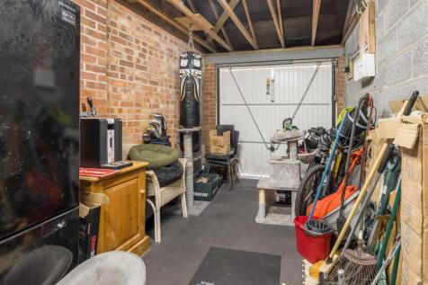 11 Blackthorne Close-17.jpg