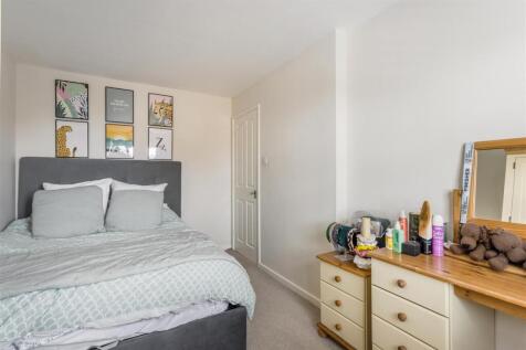 11 Blackthorne Close-12.jpg
