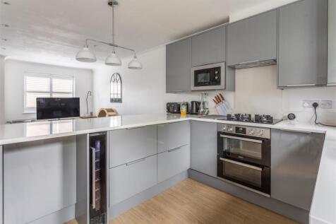 11 Blackthorne Close-4.jpg