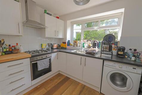 Lorraine Court kitchen-1.jpg