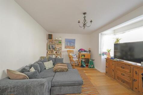 Lorraine Court lounge-1.jpg