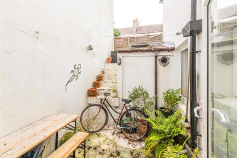 Flat 1, 73 Queens Park Road_13.jpg