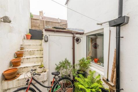 Flat 1, 73 Queens Park Road_14.jpg