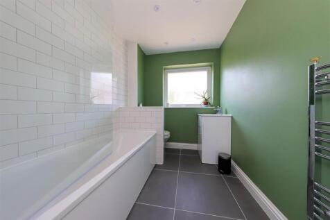 nicholas james slinfold bathroom_.jpg