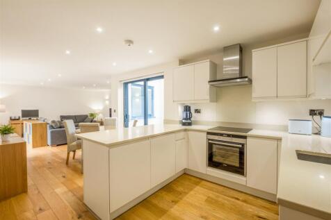 Flat 2 The Point-3.jpg