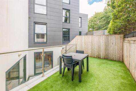 Flat 2 The Point-24.jpg