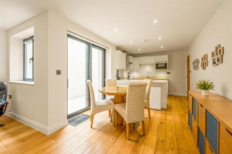 Flat 2 The Point-5.jpg