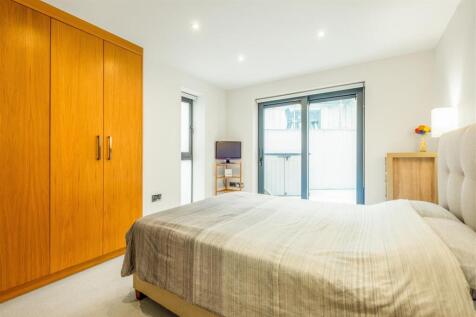 Flat 2 The Point-15.jpg