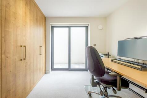 Flat 2 The Point-12.jpg