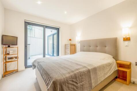 Flat 2 The Point-16.jpg
