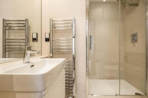 Flat 2 The Point-18.jpg