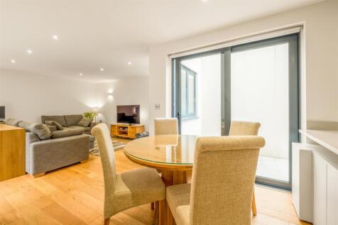 Flat 2 The Point-4.jpg