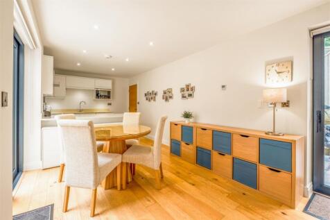 Flat 2 The Point-6.jpg