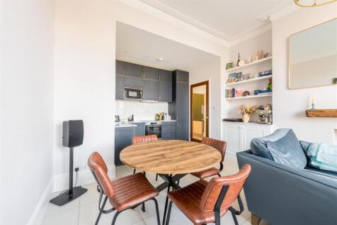 Flat 10, Grand Avenue Mansions-6.jpg