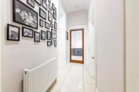 Flat 10, Grand Avenue Mansions Hallway-1.jpg
