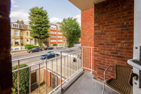 Flat 11 Cromwell Court-12.jpg