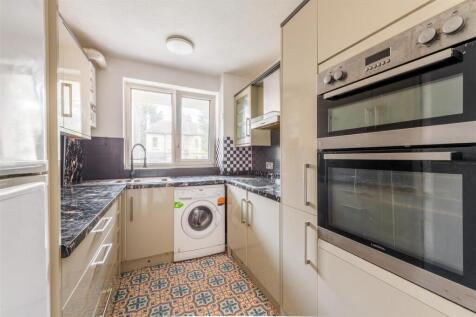 Flat 11 Cromwell Court-3.jpg