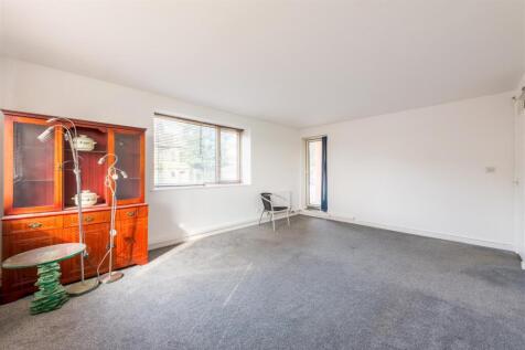 Flat 11 Cromwell Court-8.jpg