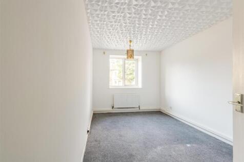 Flat 11 Cromwell Court-5.jpg