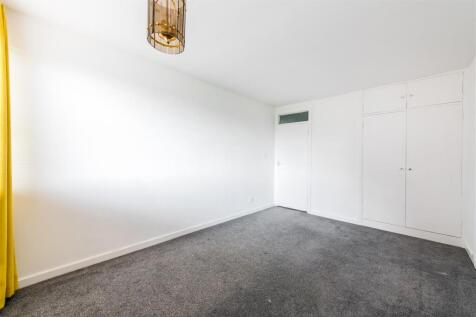 Flat 11 Cromwell Court-10.jpg
