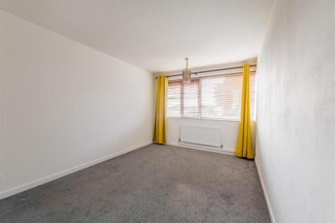 Flat 11 Cromwell Court-9.jpg