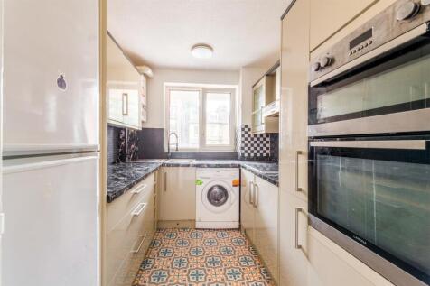 Flat 11 Cromwell Court-4.jpg