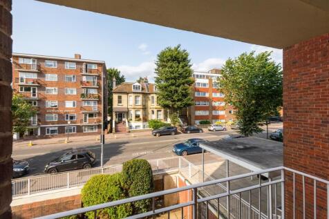 Flat 11 Cromwell Court-14.jpg
