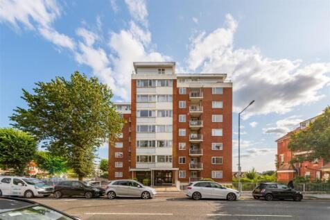 Flat 11 Cromwell Court-17.jpg