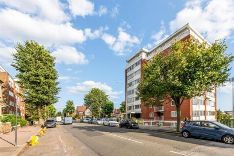 Flat 11 Cromwell Court-19.jpg
