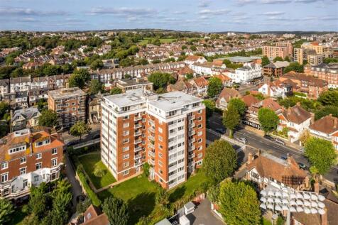 Flat 11 Cromwell Court-22.jpg