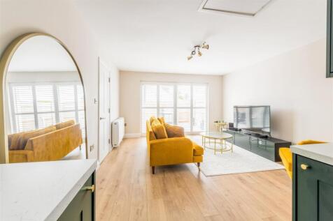 Bungalow 6, 134 Crescent Drive-6.jpg