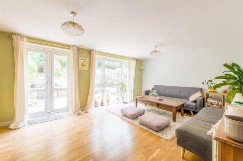63 Burstead Close-7.jpg