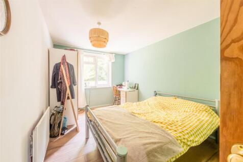 63 Burstead Close-16.jpg