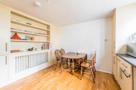 63 Burstead Close-4.jpg