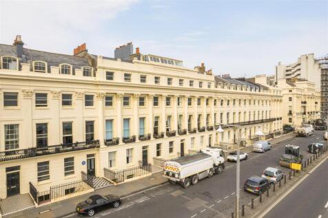 Flat 4, 14 Brunswick Terrace-1.jpg