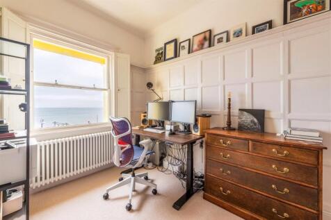 Flat 4, 14 Brunswick Terrace-19.jpg