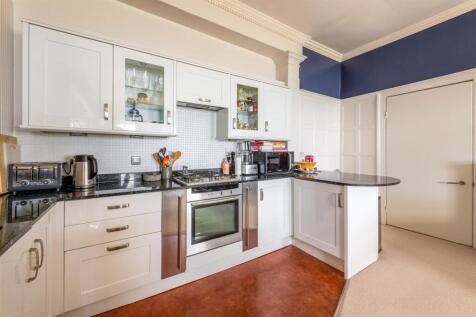 Flat 4, 14 Brunswick Terrace-4.jpg