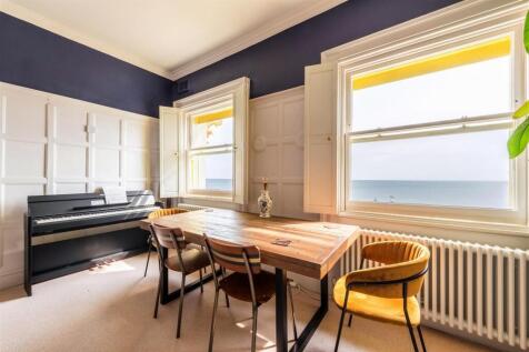Flat 4, 14 Brunswick Terrace-9.jpg
