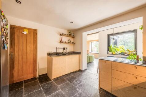 72 Norwich Drive-6.jpg
